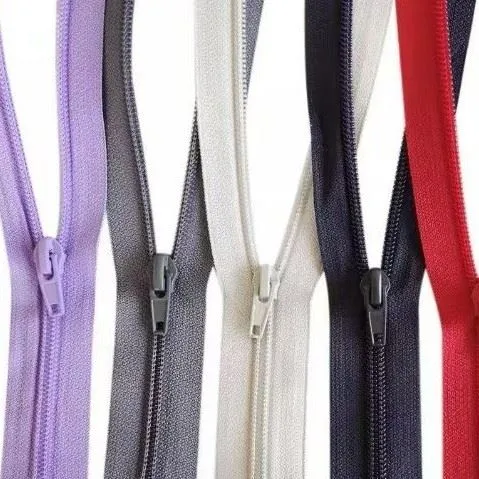 Odprti dodatki za oblačila s kovinsko zadrgo